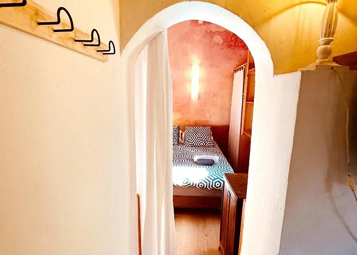 Ferienhaus *l'orangeraie* Maison Avec Jardin, Tennis, Parking Nîmes