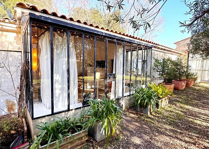 بيت للعطل *l'orangeraie* Maison Avec Jardin, Tennis, Parking نيم